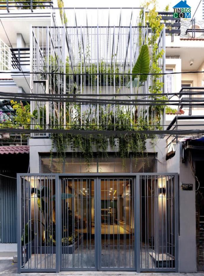 Ảnh 2 giải pháp thông minh khắc phục hoàn toàn tình trạng tối tăm, ẩm thấp của nhà phố 15 năm tuổi