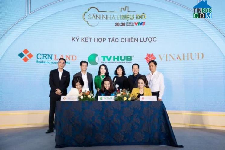 Các đối tác tham gia chương trình ký kết biên bản họp tác tại sự kiện công bố 