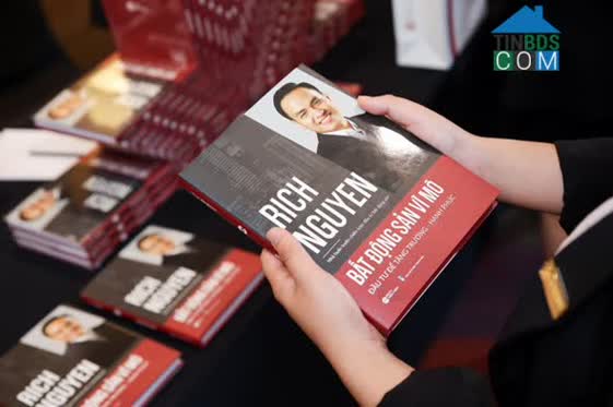 Cuốn sách “Bất động sản vĩ mô - Đầu tư để tăng trưởng hạnh phúc”