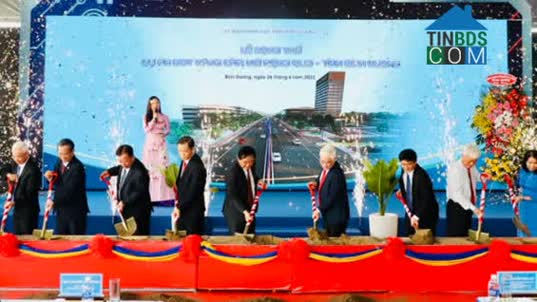 Ban lãnh đạo tỉnh Bình Dương thực hiện nghi thức động thổ, chính thức khởi công dự án nâng cấp, mở rộng QL13 lên 8 làn xe