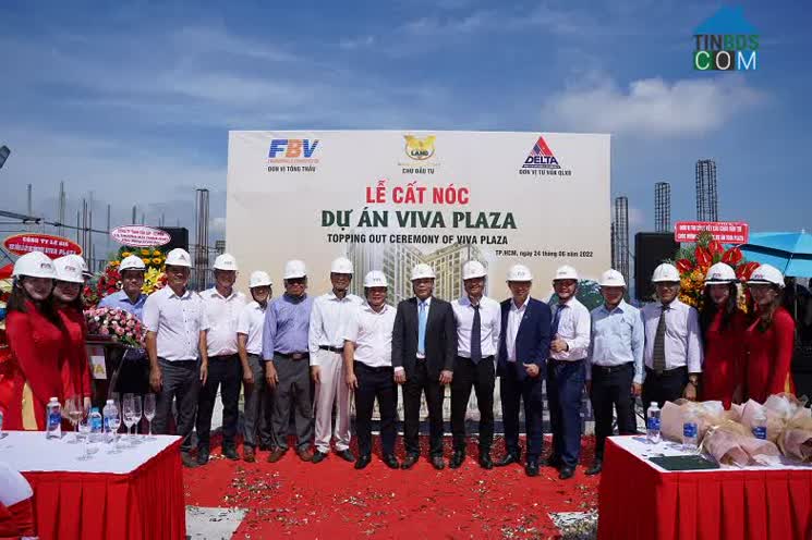 Quang cảnh lễ cất nóc dự án Viva Plaza hôm 24-6. Chủ đầu tư dự kiến sẽ bàn giao căn hộ vào quý 3-2023.