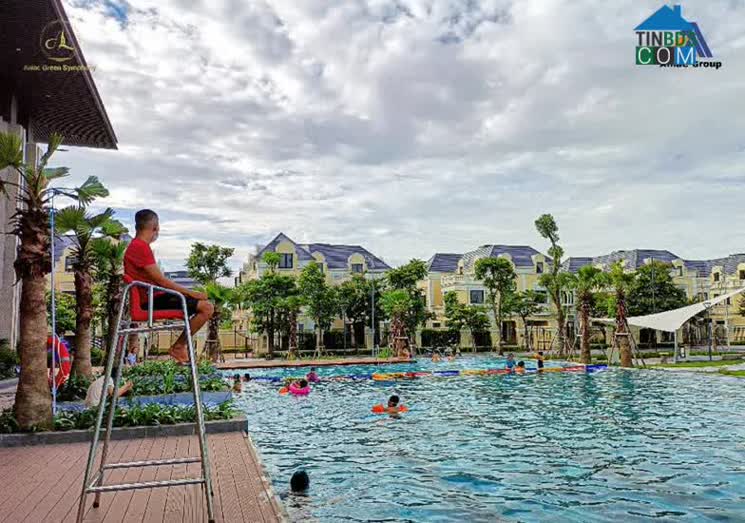 Tiện ích bể bơi ngoài trời tại Anlac Green Symphony được đông đảo cư dân yêu thích
