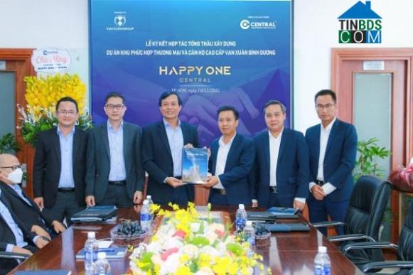 Vạn Xuân Group ký kết hợp tác với tổng thầu xây dựng Central.