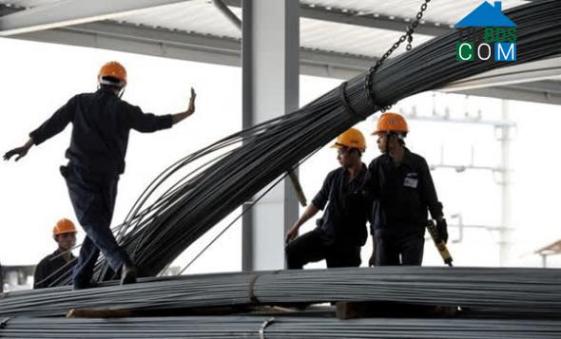 Ảnh Xăng tăng, vật liệu tăng tác động thế nào đến BĐS?