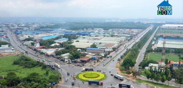 Các KCN lớn trải rộng trên địa bàn Phú Giáo kéo theo sự phát triển của các đô thị.