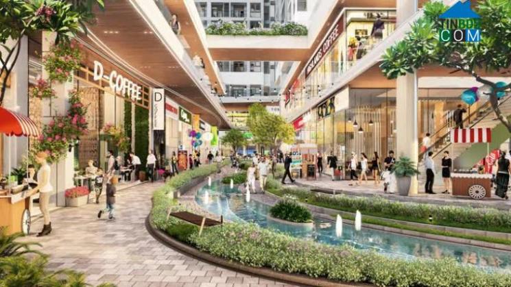 Dọc theo bờ suối cảnh quan là trung tâm thương mại, cung đường dạo độ đầy trong xanh với các tiểu cảnh bắt mắt