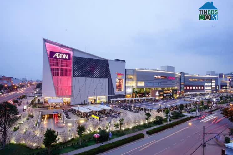Siêu thị Aeon Mall góp phần hoàn thiện hệ thống tiện ích khu vực.