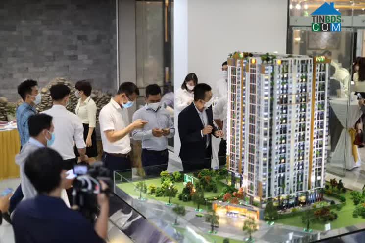 Ảnh Chật vật ra hàng trên thị trường thứ cấp