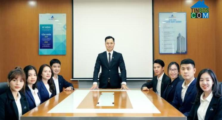 Đội ngũ quản lý và nhân viên giỏi ngoại ngữ, dày dặn kinh nghiệm tại các văn phòng HCM, Hà Nội, Thượng Hải... của Dat Xanh Services International – VIRES.