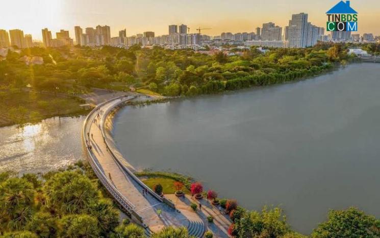 Viva Plaza cách hồ Bán Nguyệt và cầu Ánh Sao chỉ vài phút di chuyển.