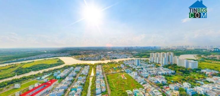 View nhìn tuyệt đẹp của Viva Plaza về hướng sông Rạch Đĩa và siêu đô thị Zeitgeist đang xây dựng.