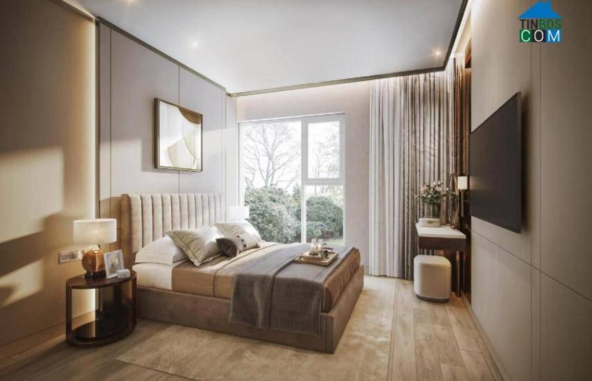 Không gian phòng ngủ tràn ngập ánh sáng tự nhiên, hệ thống nội thất căn phòng nhẹ nhàng nhưng toát lên sự tinh tế, sang trọng