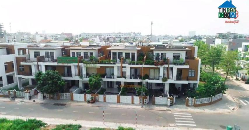 Những dãy nhà phố đã hoàn thiện, có cư dân sinh sống ổn định trong KDC Thăng Long Home Hưng Phú