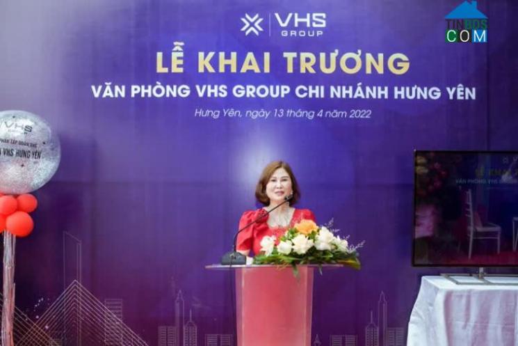 Bà Nguyễn Mai Khanh - CT HĐQT VHS Group chia sẻ trong lễ khai trương chi nhánh