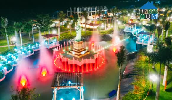 Công viên Century Park với nhạc nước, các mô hình kỳ quan kiến trúc thế giới lộng lẫy về đêm