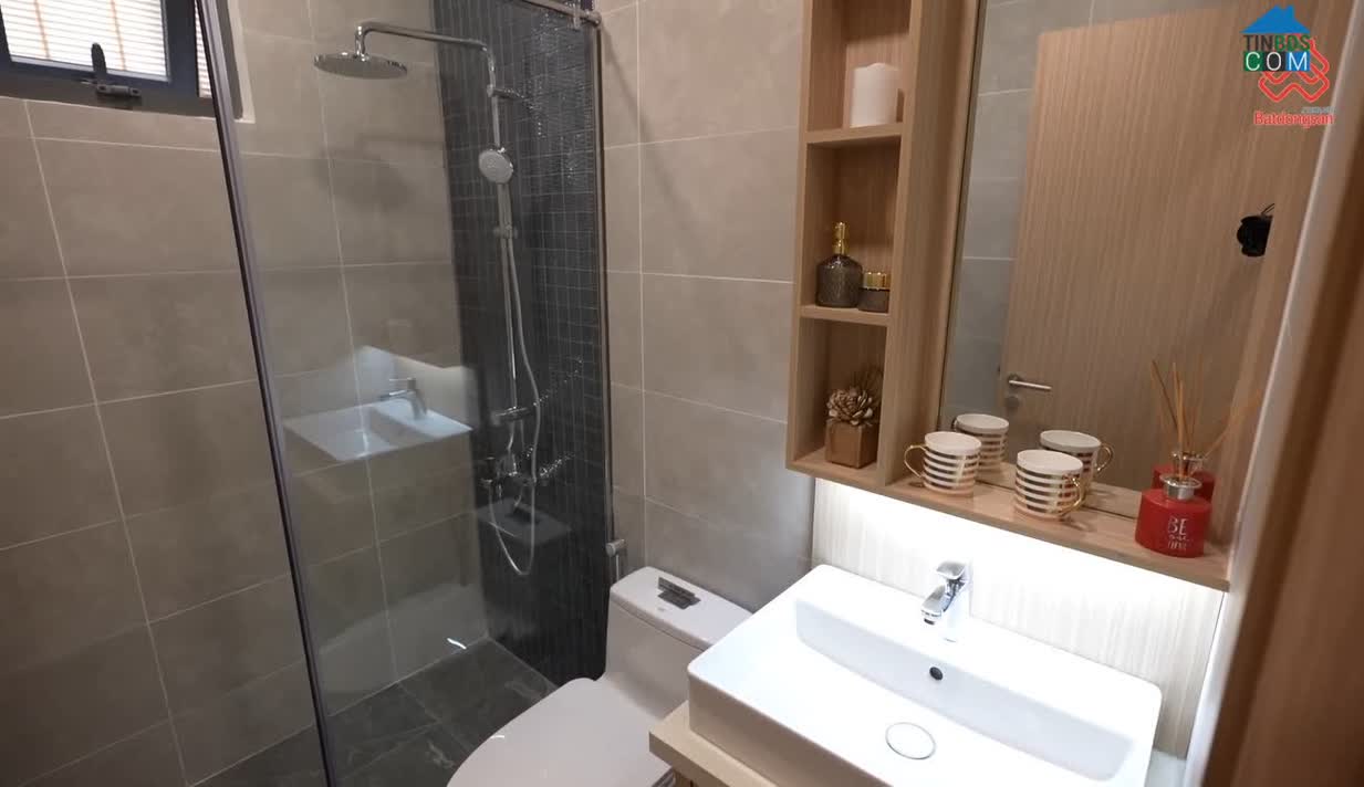 Phòng tắm sẽ được bàn giao full thiết bị vệ sinh cao cấp.