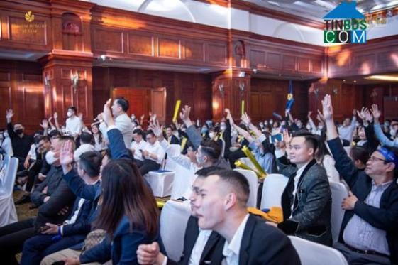 Hội trường sôi động với hơn 350 chuyên viên kinh doanh của dự án Charm Resort Hồ Tràm khu vực phía Bắc