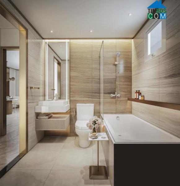 Nội thất phòng vệ sinh được bố trí gọn gàng, vách ngăn nhà tắm ngăn bắn nước, sàn nhà chống trượt, gạch lát tường…tất cả tạo sự sang trọng trang nhã cho không gian