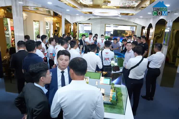 Buổi lễ ký kết được diễn ra tại văn phòng chủ đầu tư Charmgroup