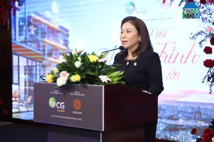 Bà Đoàn Ái Vy Phó Tổng Giám đốc Khối Bất động sản phát biểu tại buổi lễ ký kết