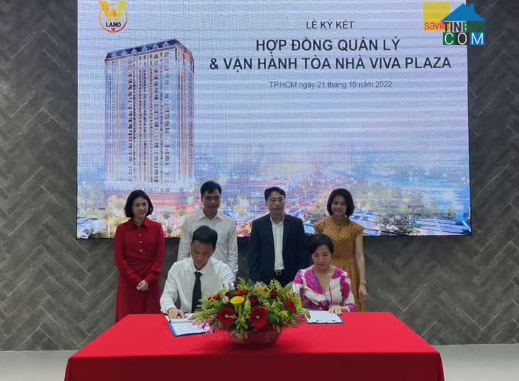 Khung cảnh lễ ký kết hợp tác quản lý, vận hành khu căn hộ Viva Plaza giữa Vinaland và Savills Vietnam.