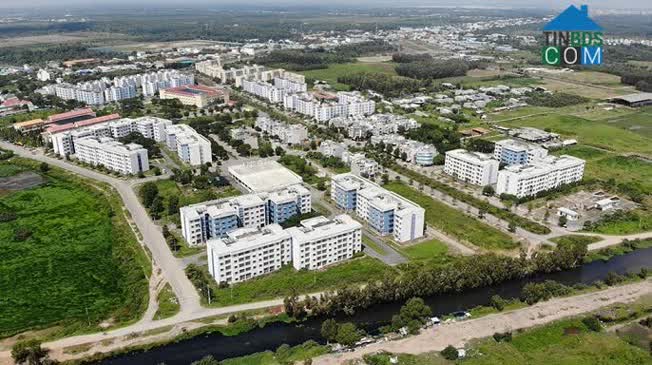Vị trí cửa ngõ, dân cư đông đúc, tốc độ đô thị hóa nhanh... là những lợi thế của thị trường bất động sản huyện Bình Chánh