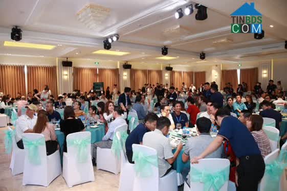 Sự kiện “Tri Ân Khách Hàng” diễn ra với sự tham gia đông đảo của hàng trăm khách hàng tham dự (Ảnh: Dat Xanh Premium)