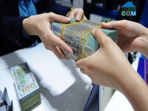 Một số ngân hàng đã rục rịch giảm lãi suất huy động, tiến tới giảm lãi suất cho vay bất động sản trong thời gian tới. Ảnh minh họa