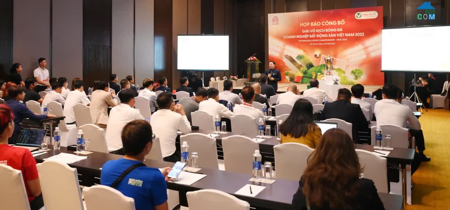 Sự kiện ra mắt giải VREC 2022 có sự tham gia của đại diện Liên đoàn bóng đá TP.HCM, các cơ quan truyền thông, báo chí và các doanh nghiệp BĐS