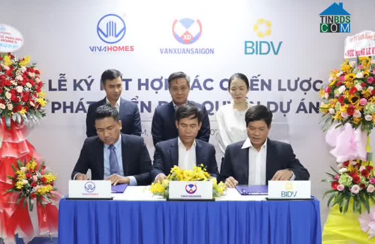 Lễ ký kết ba bên giữa chủ đầu tư VXSG, đơn vị phát triển độc quyền Viva Homes và ngân hàng BIDV.