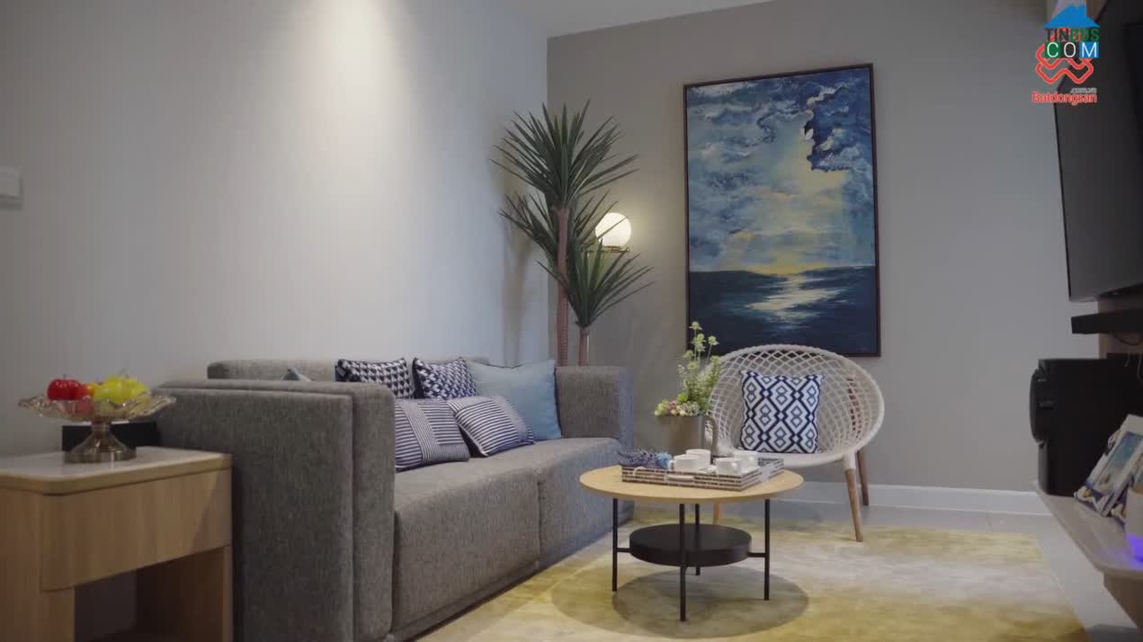 Phòng khách căn hộ Zenity Quận 1 với tông xanh tinh tế, dịu mắt