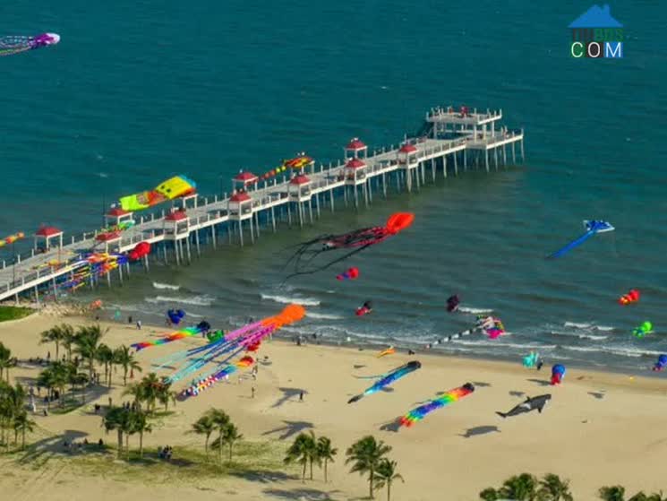 Cầu ngắm biển Hamptons Pier tại Hồ Tràm