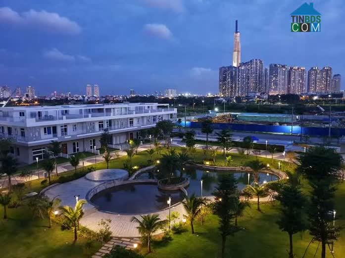 Nội khu dự án Lake View Thủ Thiêm về đêm.