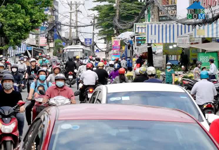 Đường Nguyễn Duy Trinh đi vào dự án MT Eastmark City thường xuyên bị kẹt xe