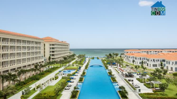 Tổ hợp khách sạn Sheraton Grand Đà Nẵng Resort, khu nghỉ dưỡng đầu tiên đạt chuẩn Sheraton Grand tại Đông Nam Á nhận giải thưởng “Tổ hợp Khách sạn của năm”