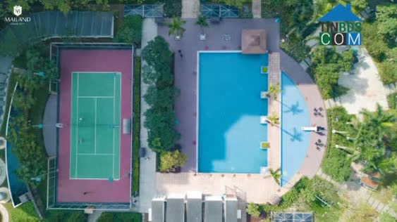 Bể bơi lớn và hệ thống sân thể thao ngoài trời tại Essensia