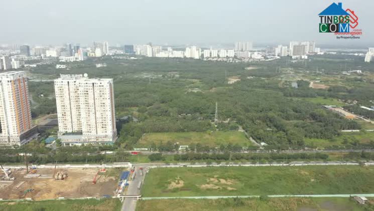 Dự án Essensia Nam Sài Gòn nằm trên mặt đường Nguyễn Hữu Thọ, kế bên các dự án Dragon Hill 1,2 đã bàn giao 