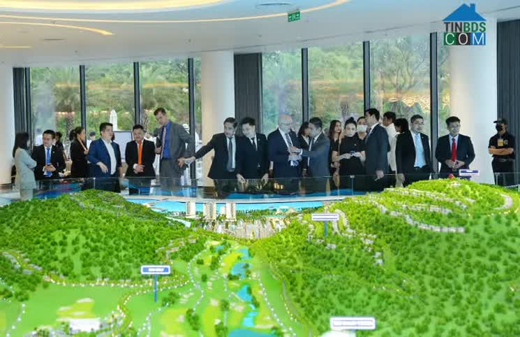  “Kỳ quan miền nhiệt đới” MerryLand Quy Nhơn - siêu dự án du lịch nghỉ dưỡng mang tầm quốc tế với quy mô 695 ha và số vốn đầu tư giai đoạn 1 lên đến 2,5 tỷ USD có sự góp mặt của KONE Việt Nam trong vai trò nhà thầu