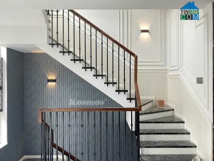 Ảnh Kosmos Cung Cấp Giải Pháp Trang Trí Không Gian Với Vân Gỗ Và Đá