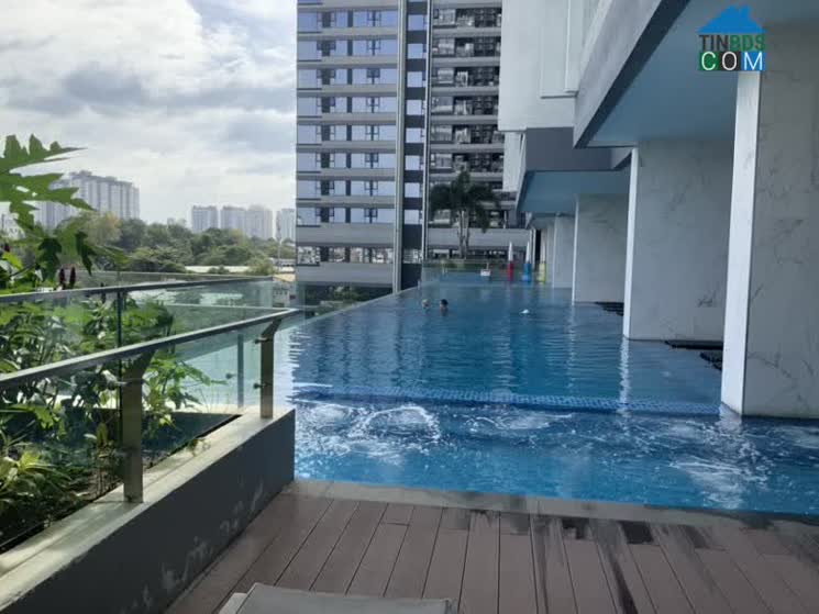 Hồ bơi chung cư Kingdom 101