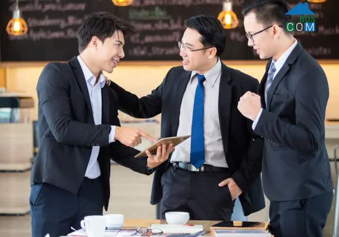 Thị trường "ấm" lên, nhiều môi giới bất động sản quay lại với nghề