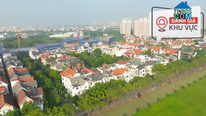 Với lợi thế quỹ đất rộng, mật độ xây dựng chưa quá lớn như khu vực trung tâm, Long Biên hình thành khá nhiều dự án thấp tầng quy mô lớn.