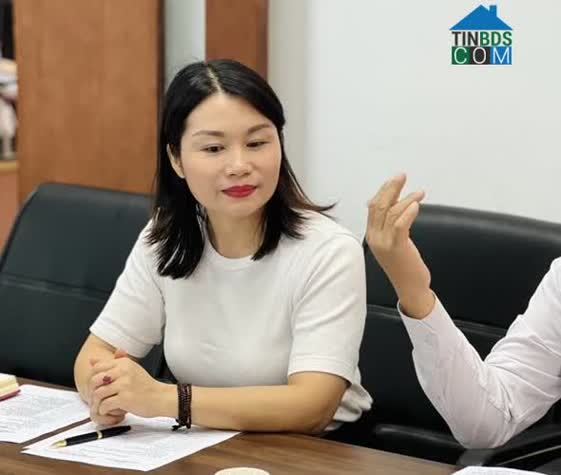 Bà Nguyễn Thi Dung – Giám đốc Trung Tâm Phát triển Bất động sản trao đổi về 3 nội dung hoạt động sẽ triển khai ngay sau chương trình ký kết.