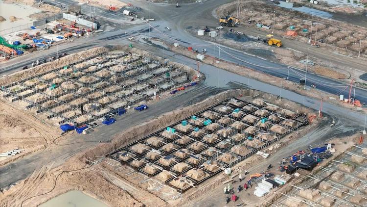 Ảnh Ông Lớn Trên Thị Trường Địa Ốc: Người Vào Nam, Kẻ Ra Bắc
