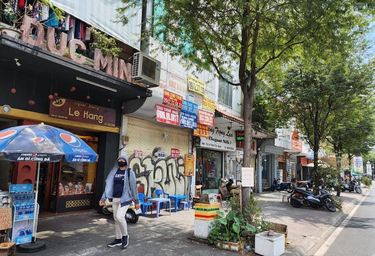 Ảnh Giá Bán Nhà Phố Trung Tâm TP.HCM Đang Đi Ngang