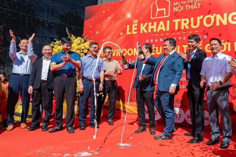 Ảnh Khai Trương Showroom Nội Thất Lâm Đồng: Mắt Xích Chiến Lược Trong Hệ Sinh Thái Nội Thất – BĐS