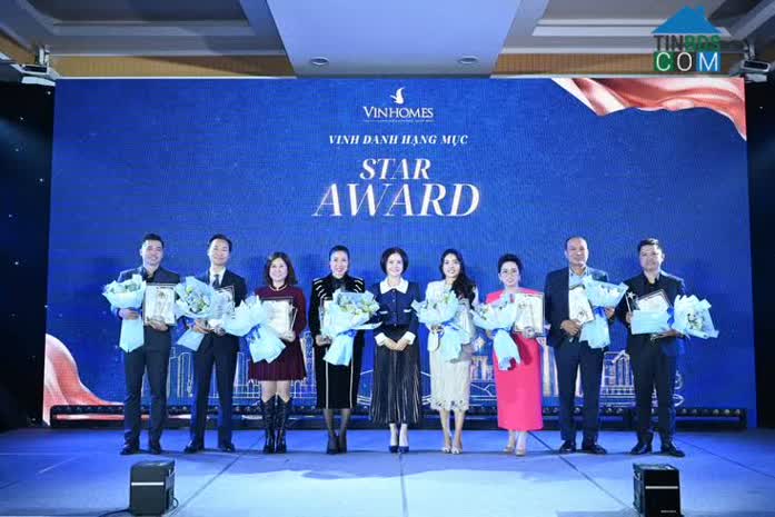 Ảnh Sao Vàng Holdings Vinh Dự Đạt Danh Hiệu Top 1 Đại Lý Xuất Sắc Tại Star Award 2024