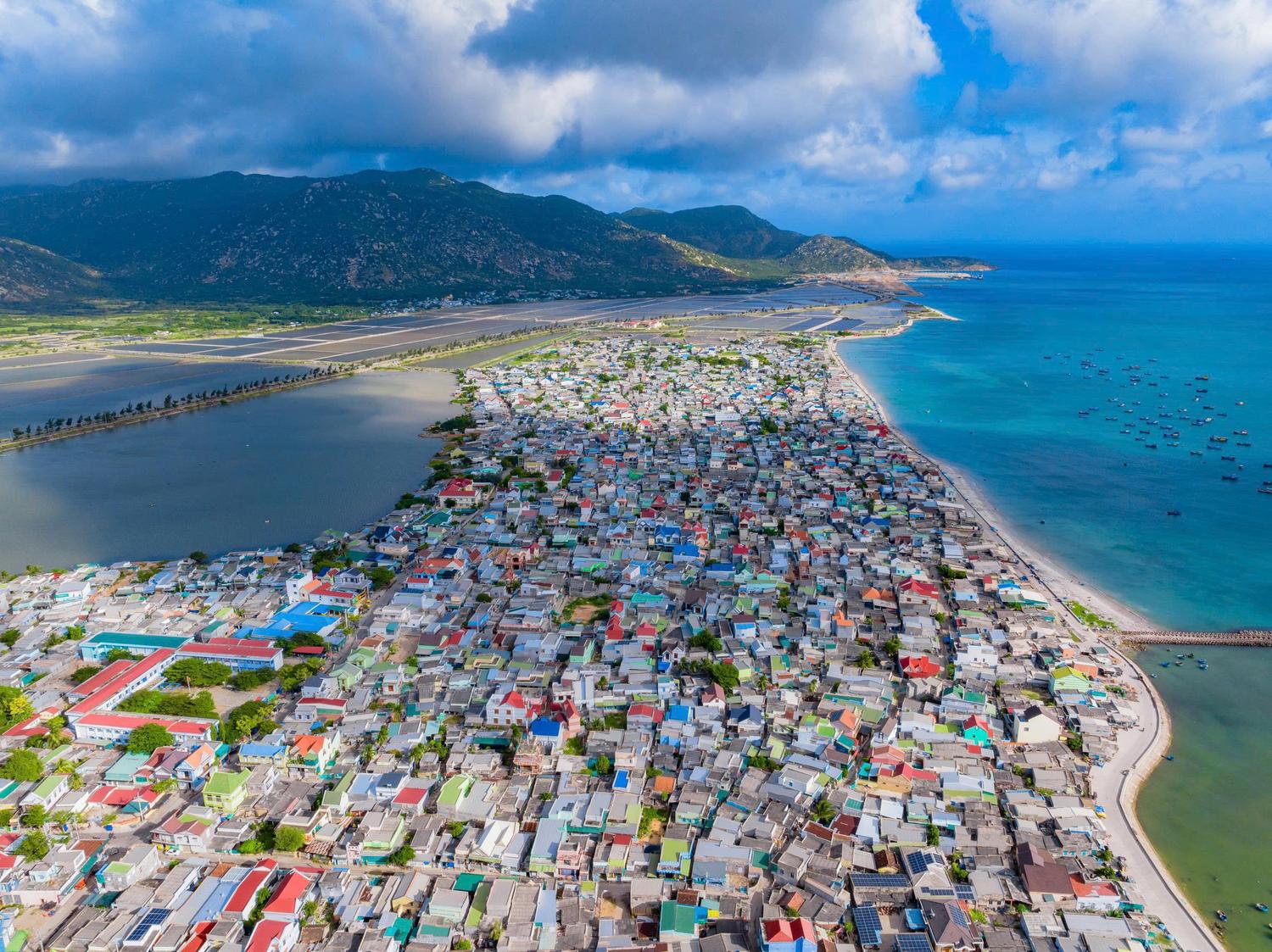 Ảnh Nam Khánh Hòa Đang Thiếu Điều Gì Để Hoàn Thiện Một Cực Tăng Trưởng Mới?