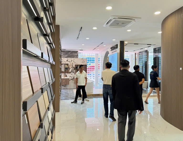 Ảnh Khai Trương Showroom Nội Thất Lâm Đồng: Mắt Xích Chiến Lược Trong Hệ Sinh Thái Nội Thất – BĐS