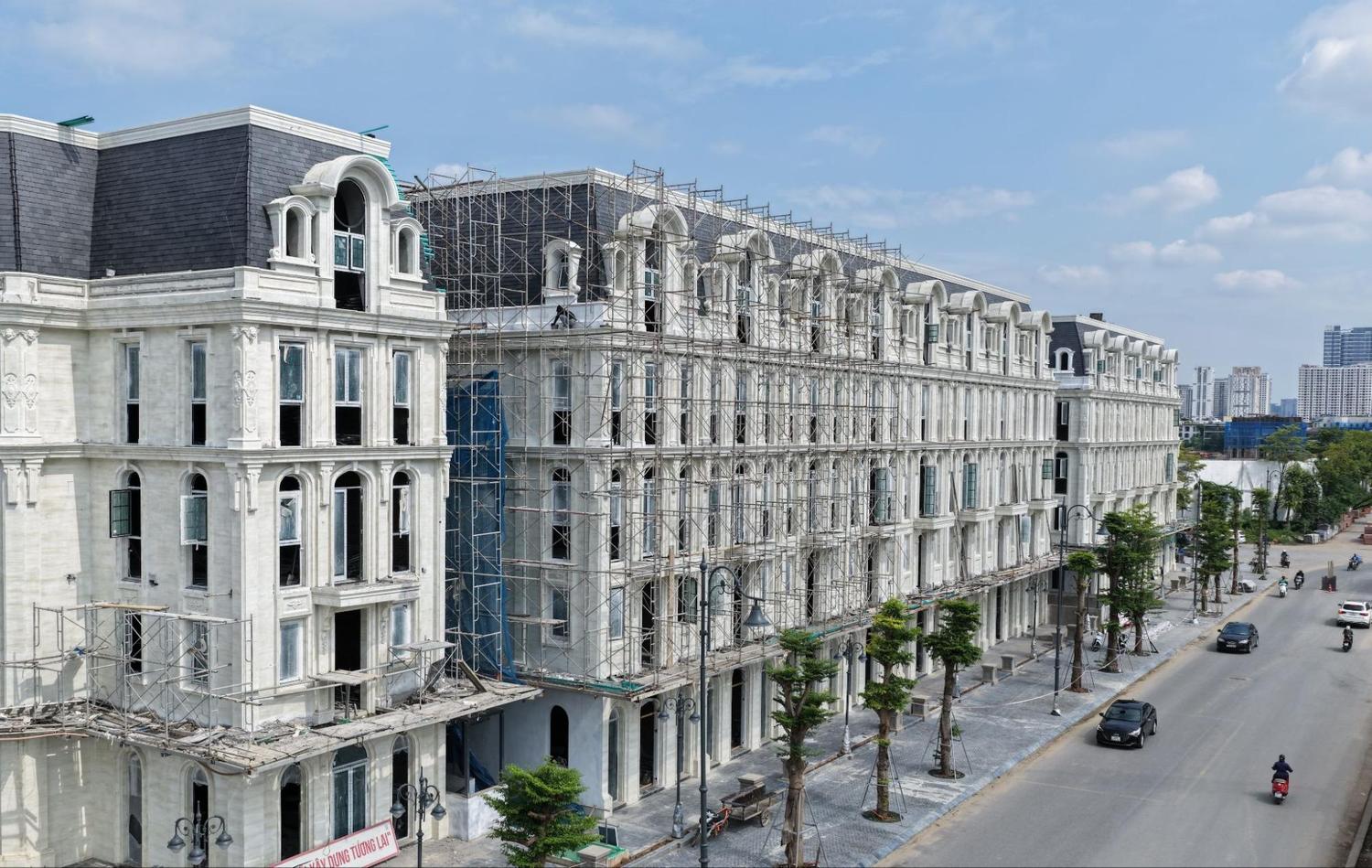 Ảnh Cận Cảnh Crown Grand Mansion – Bộ Sưu Tập Dinh Thự Và Shopvillas Trên Đại Lộ Thương Mại 40m Tại Ciputra